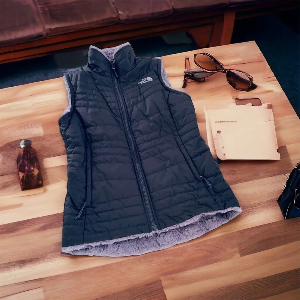 The North Face Mossbud Insulated Grey  Vest - Picture 3 of 7